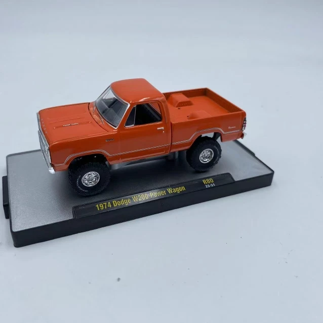 Diecast 1:64 Scale M2 Machines 1974 Dodge W200 Power Wagon Simulation Alloy Car Model Collection Toy Gift Display Ornament