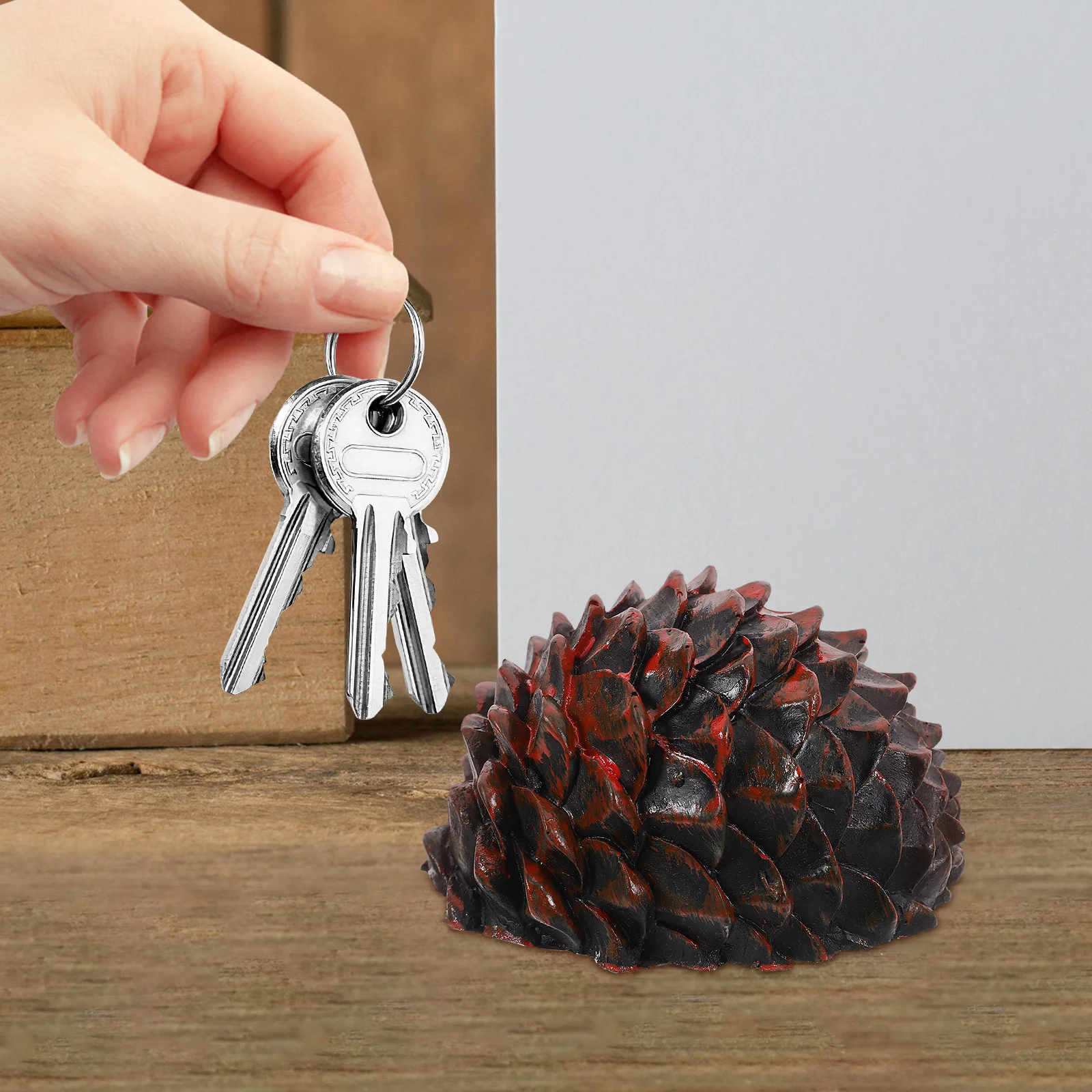 Рисунок 6 - Ящик для хранения ключей в форме сосновой шишки