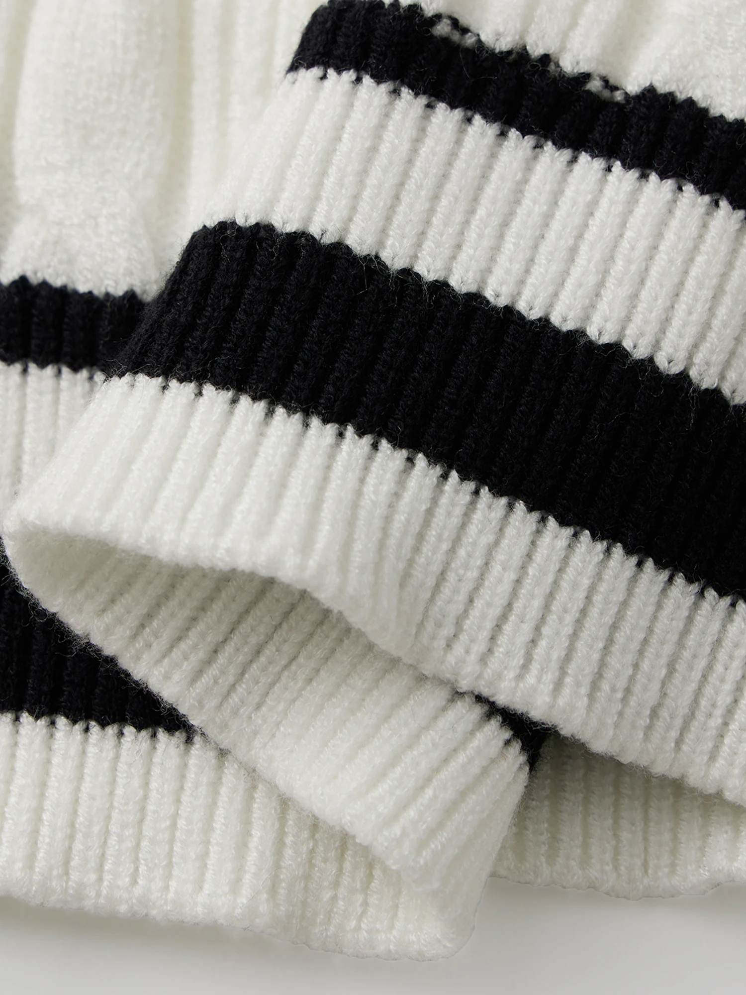 Maglione lavorato a maglia a trecce con scollo a V a maniche lunghe con stampa geometrica da donna. Top pullover autunnali