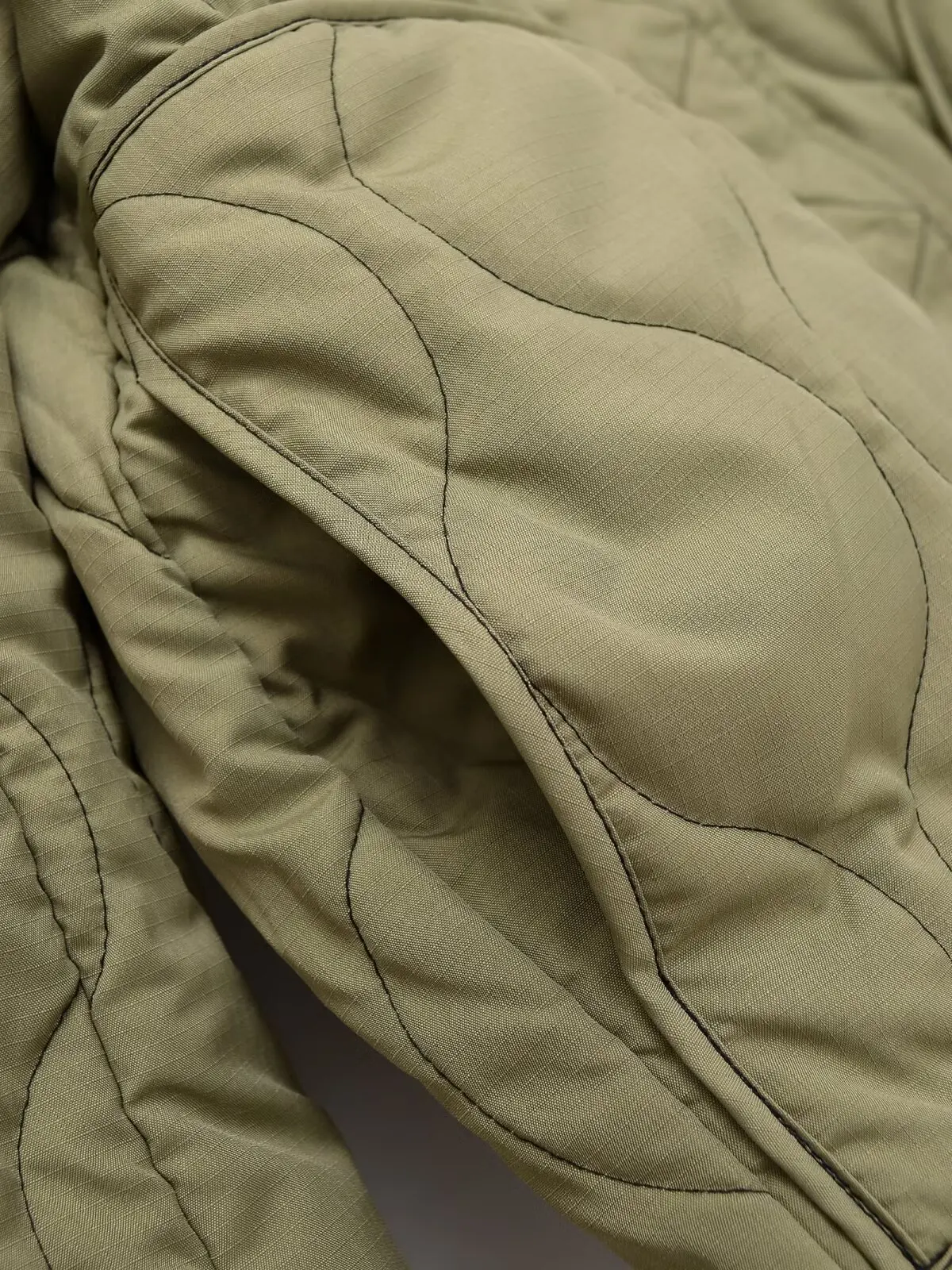 大きなポケットがアクセントになったレディースニューヴィンテージキルティングジャケット