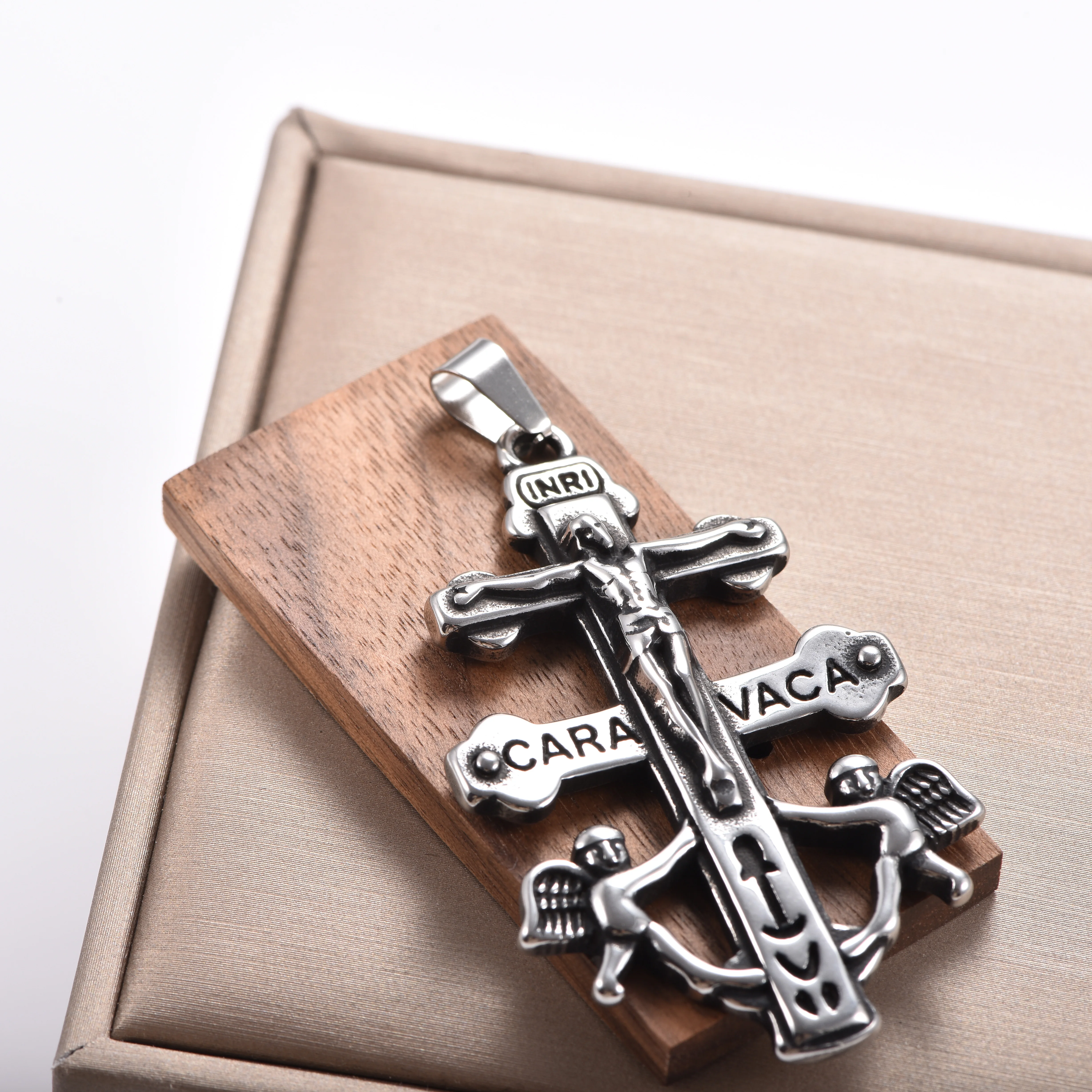 Edelstahl-Kreuzanhänger Vintage Jesus-Kruzifix-Charm mit Gravierten Engeln Religiöser Schmuck für Männer und Frauen – Detail 4
