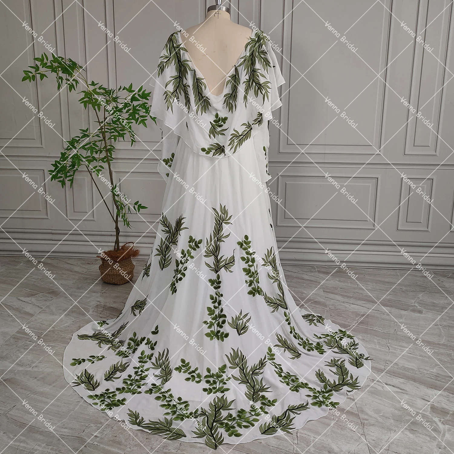 Plus Size Green Leaf Embroidered Wedding Dress Customized Forest Drape Open Back Garden Long Split Sleeve Chiffon Bridal Gown