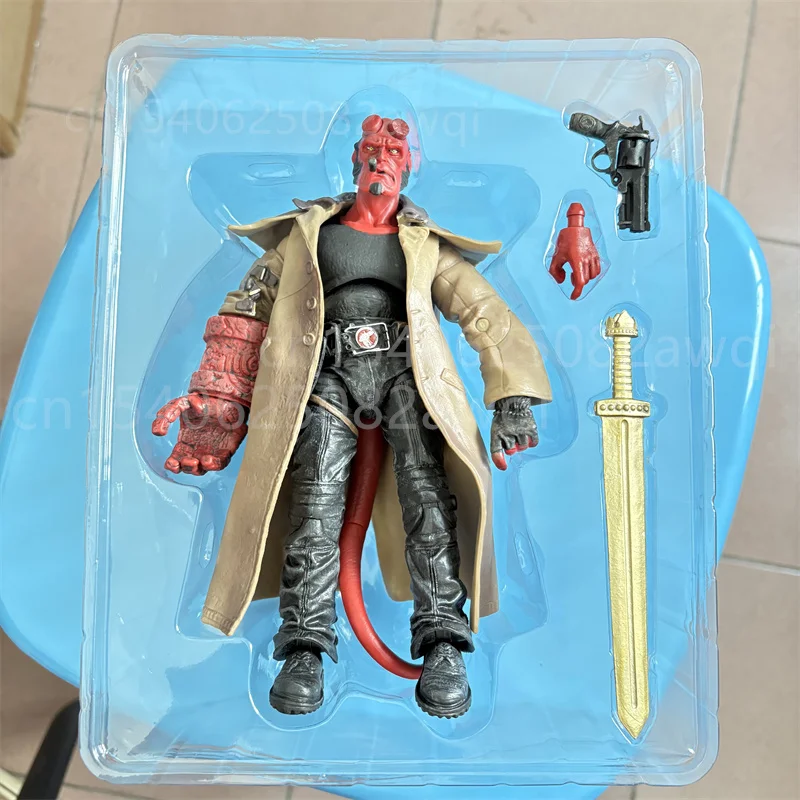Mezco Hellboy Action Figure Hellboy Golden Army Trenchcoat البديل الشيطان سامريتان BJD شخصيات كلاسيكية تمثال تمثال لعبة هدية