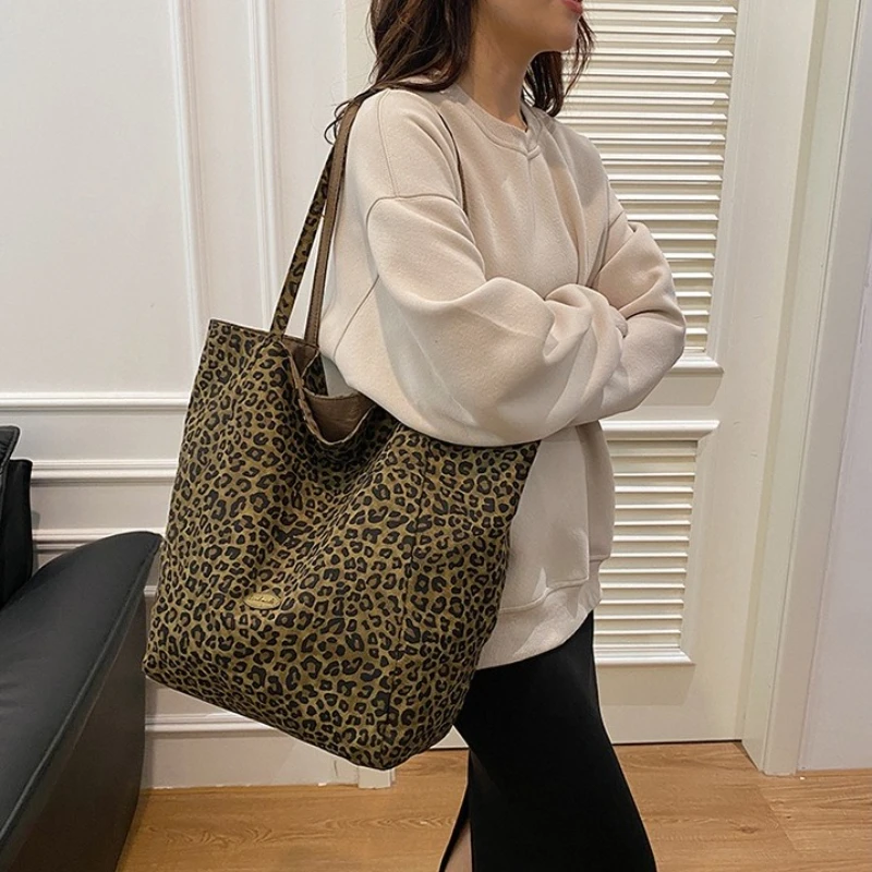 

New Trendy College Style Commuting Bag, Leopard Print Canvas Bag for Women, Large Capacity Double-sided Tote Bags for Commuting