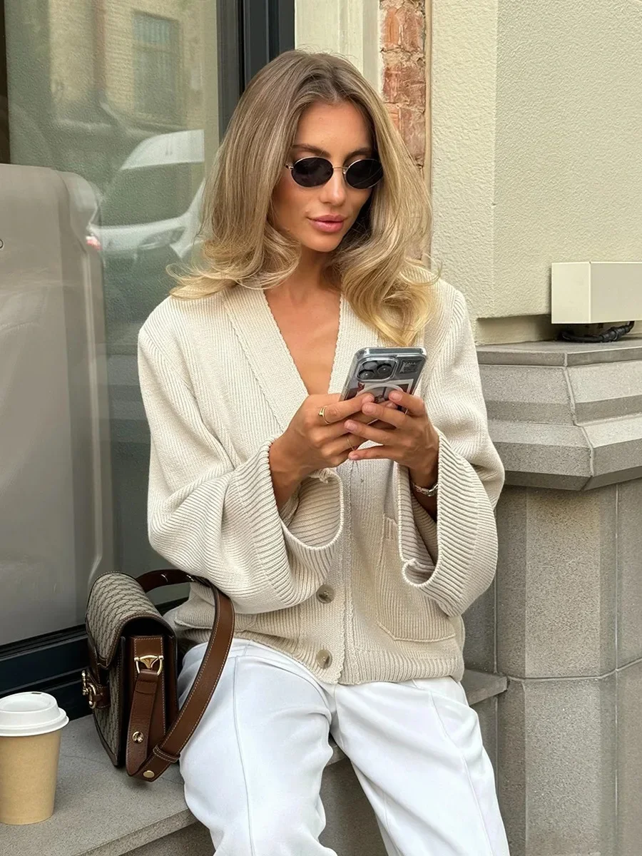 

Autumn Winter Women Knit Cardigan V Neck Soft Long Sleeve Loose Fit Trendy Button Up Pocket Jumper Fashion New