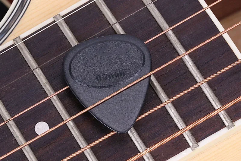 20pcs/Lot 0.46/0.55/0.6/0.7mm Guitar Picks Projecting Nylon Acoustic Electric Plectrums Pick Musical Instruments Accessories