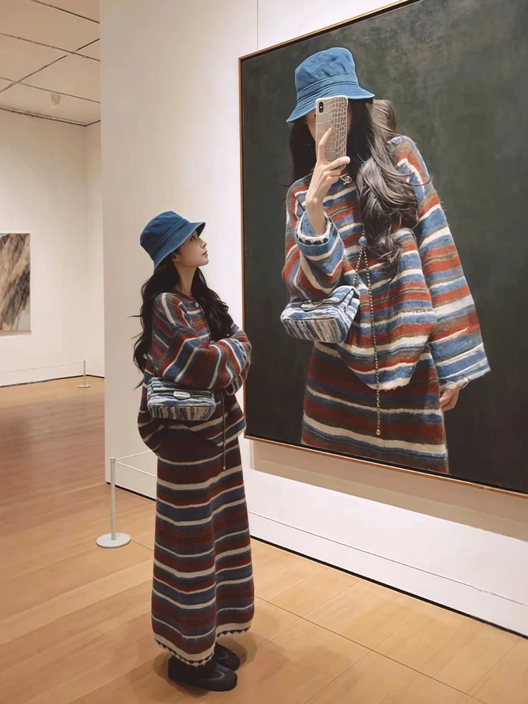 

2025 Winter Stripe Knitted Top And Skirt Set Korean Style Casual Warm Fashionable Two-Piece Suit for Women round Neck Long Sl...