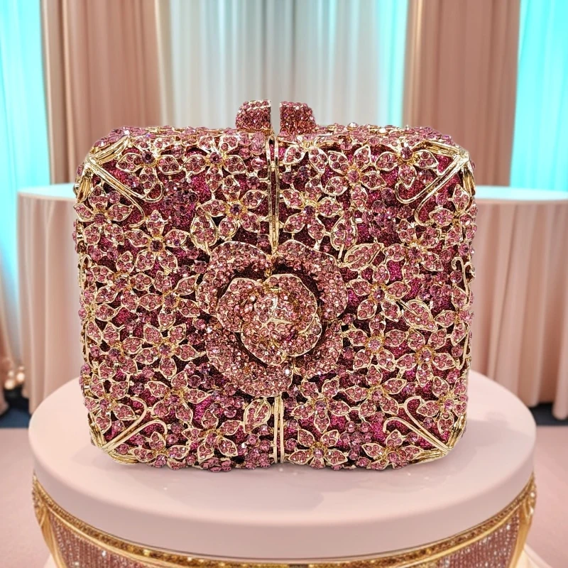 

Маленькая квадратная коробка-клатч с цветком, вечерняя женская сумка с 3D цветочным кубом. OEM-кошелек с геометрическим рисунком, низкий минимальный заказ оптом от завода