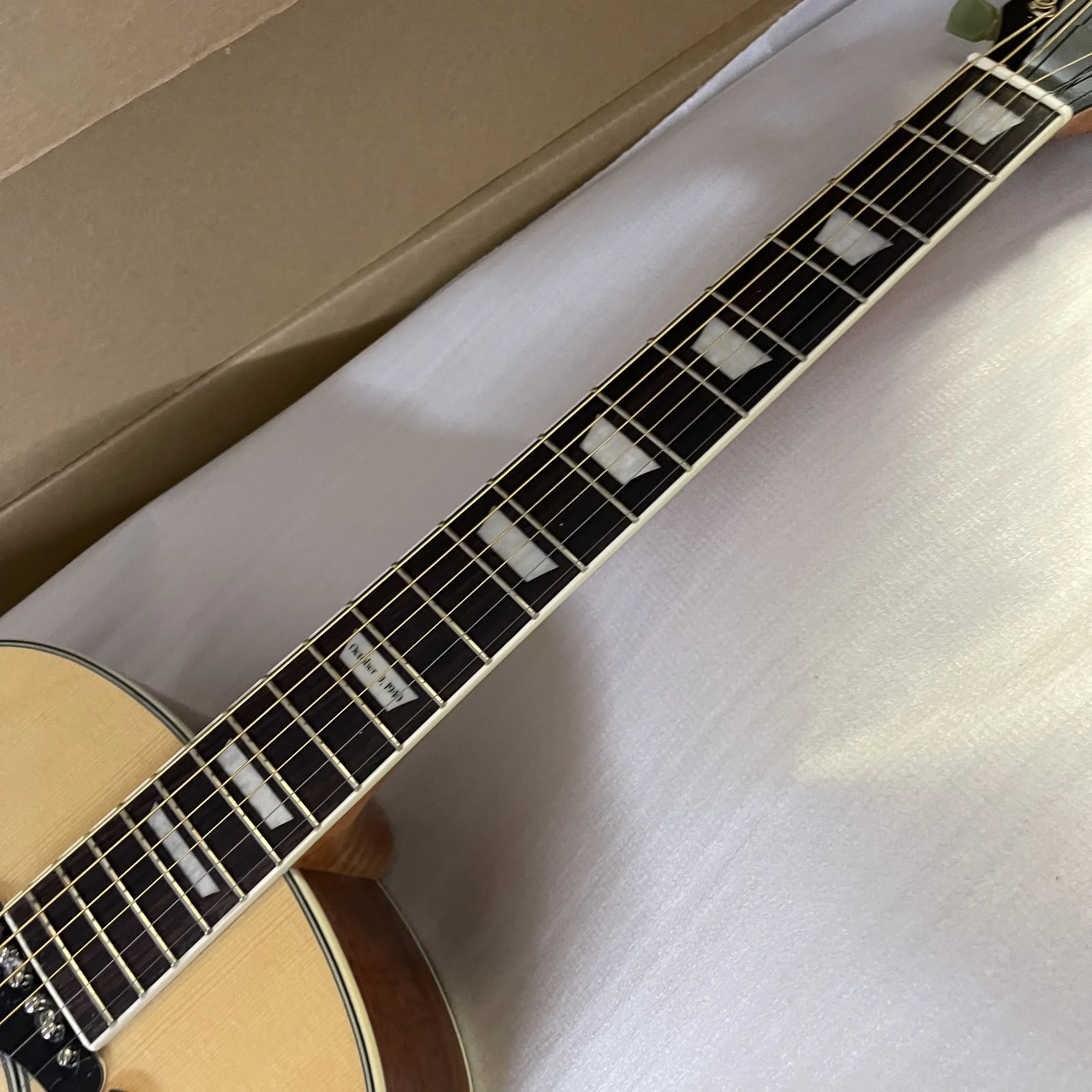 Professional J Series Acoustic Guitar with 6 Strings, Protective Panel and Printed Design, Suitable for Beginners and Professionals view 5
