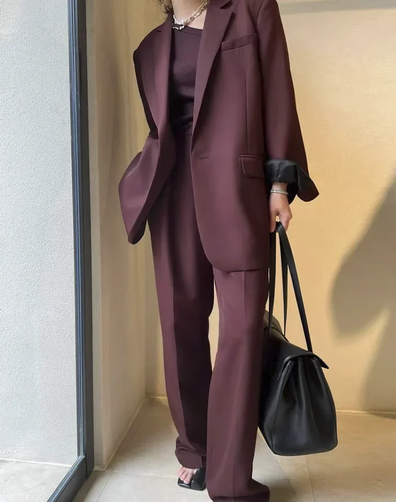 High Quality 2023 Spring and Autumn Niche Design Fashionable Casual Burgundy Suit for Women Two Peice Sets