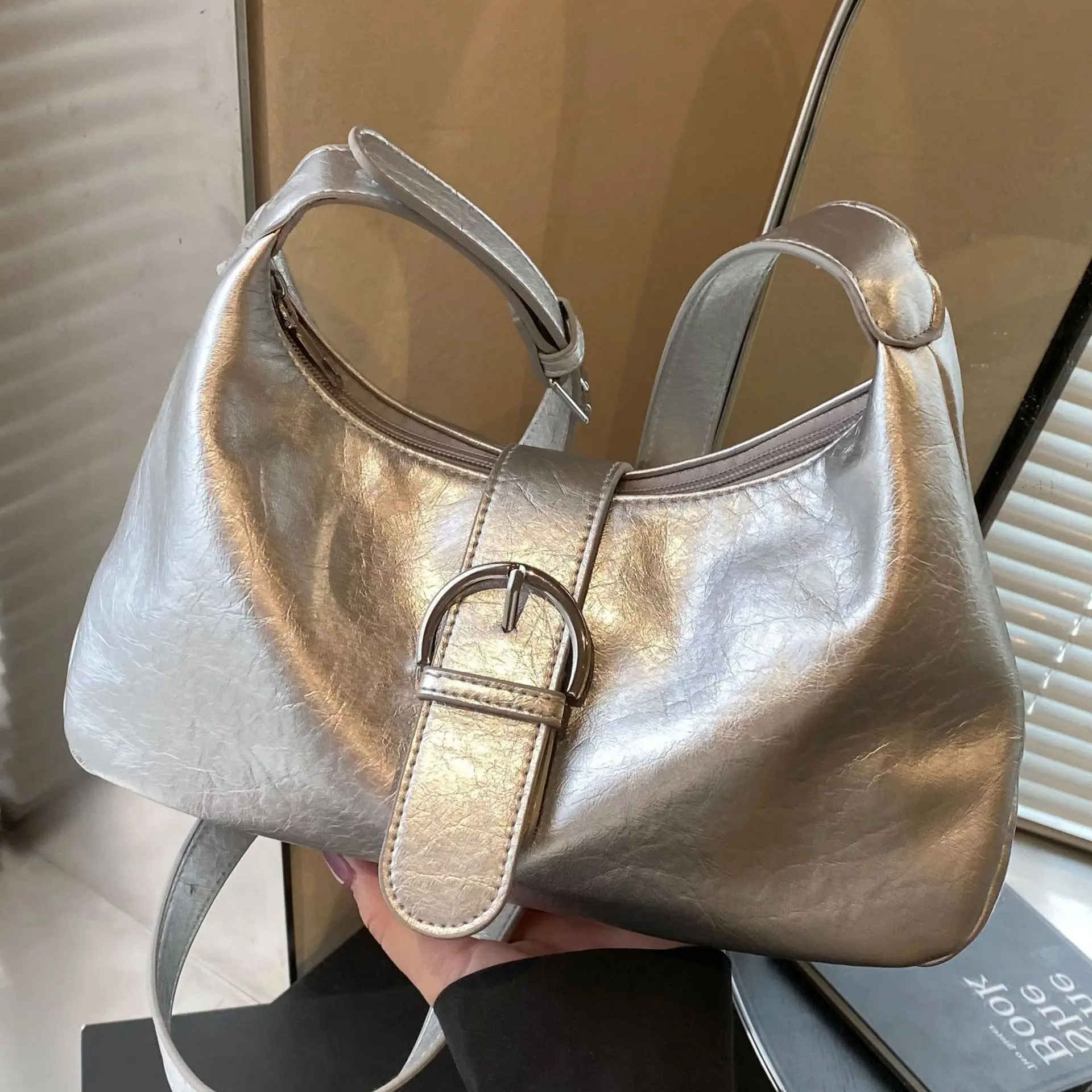 

Simple and Fashionable Commuter Tote Bag Women's 2025 New Trend Casual Versatile Shoulder Messenger Bag