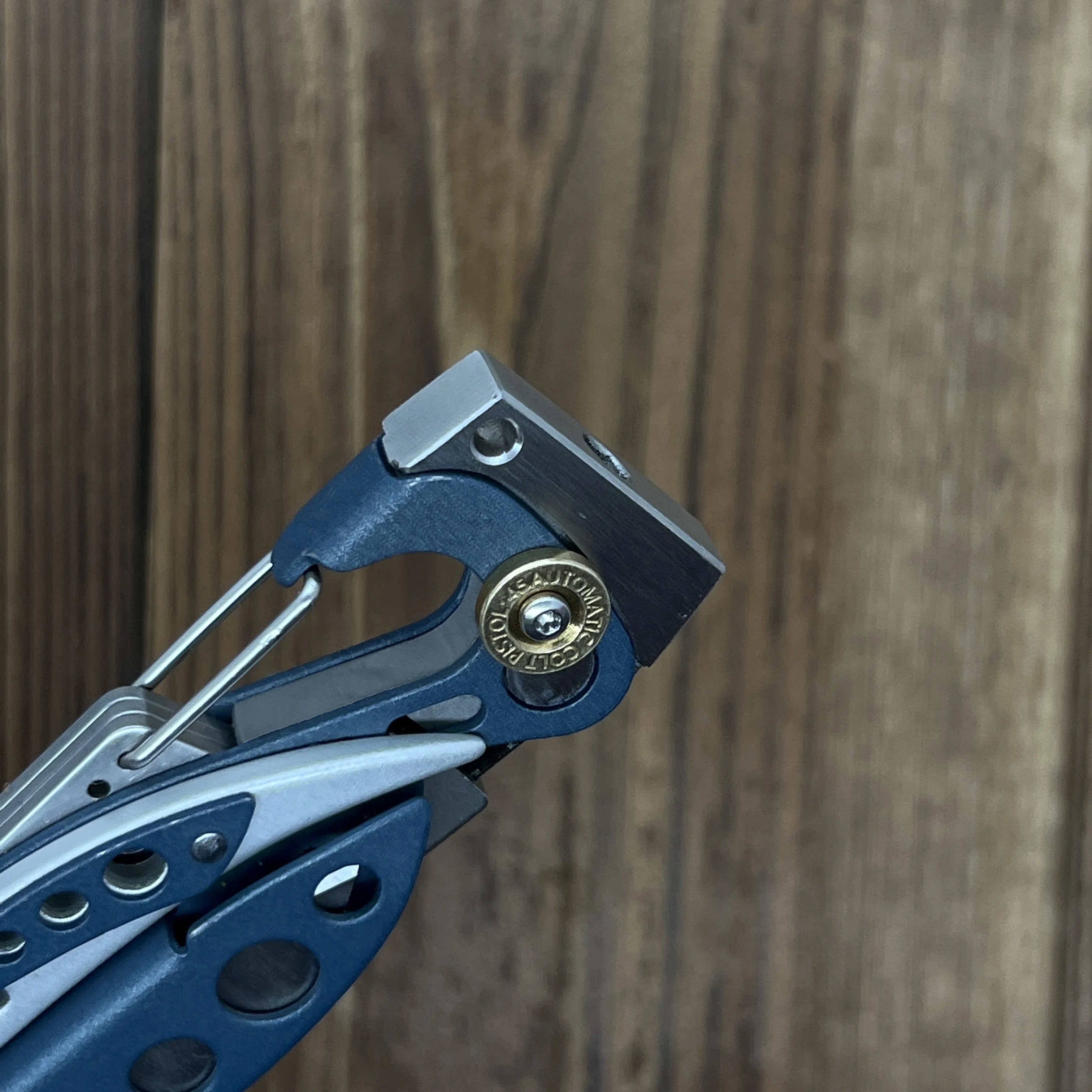 

Удлинитель хвоста с держателем отвертки 4 мм * 2 бит с декоративным винтом для Leatherman Skeletool DIY MOD аксессуары