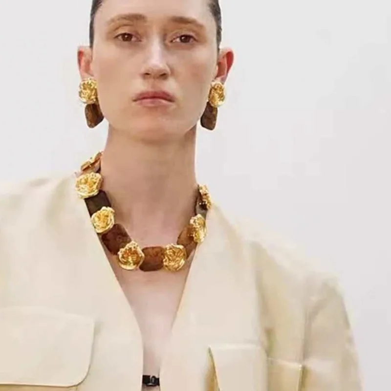 Unique resin pendant metal patch necklace earrings 2025 new high-end vintage-style bracelet exaggerated collar chain necklace