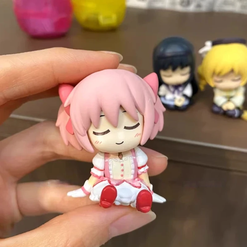 Nueva Figura de Anime de Chica en Stock con Hombros Redondos Pequeños, Caja Sorpresa, Linda Decoración de Escritorio, Regalo Sorpresa