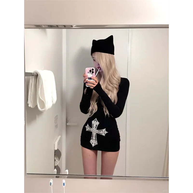 黒プリント Tシャツ レディース 秋冬 着痩せ 長袖 高級感 純粋な欲望 ヒップハグドレス