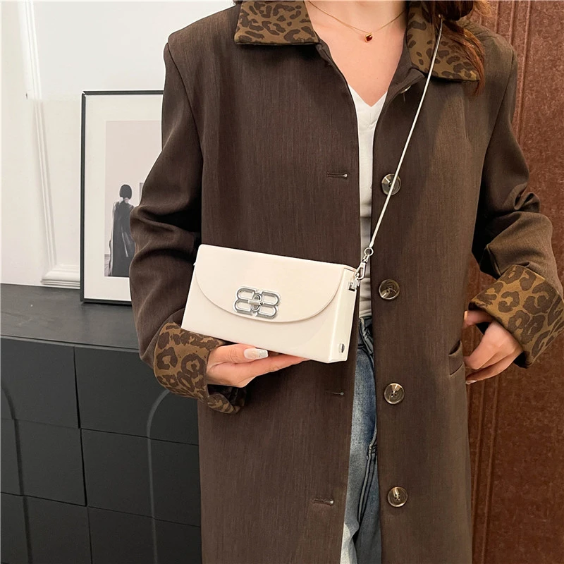 

2025 New Collection Refined Carryall Bag with Adjustable Strap Luxe Lining and Organizer for The Modern Professional Woman