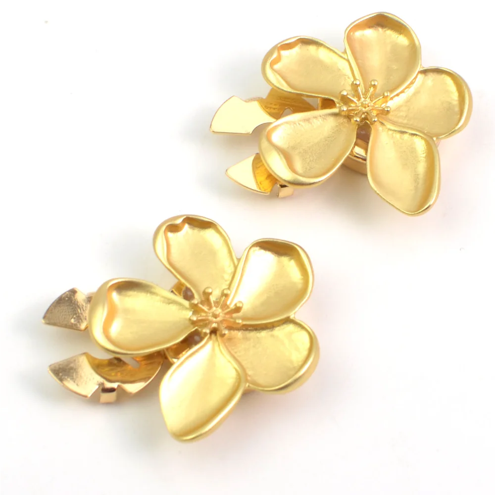 Golden Flower Three-dimensional Cufflinks French Retro Petal Shaped Button Cover Business Dress Shirt Decoration Accessories