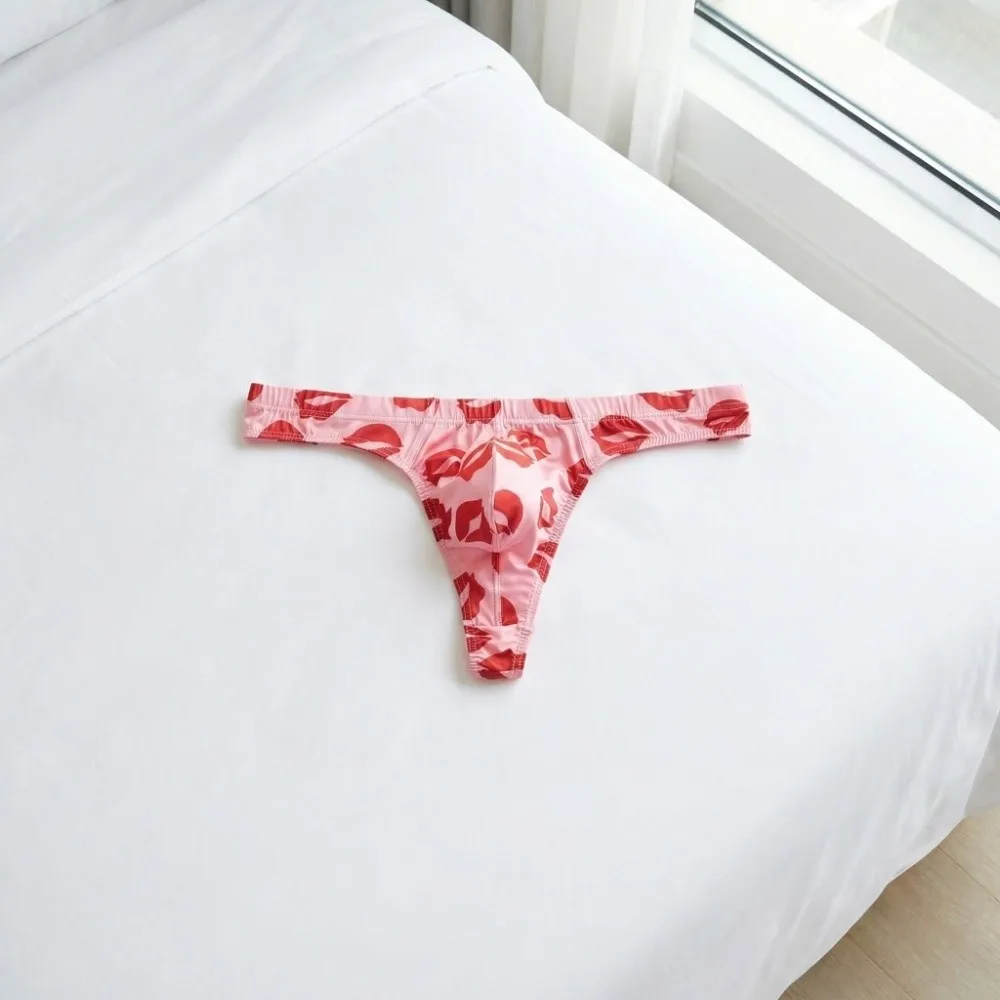 

Дышащие мужские стринги из ледяного шелка с принтом губ и рта, трусы-танга с красными губами, мужское нижнее белье