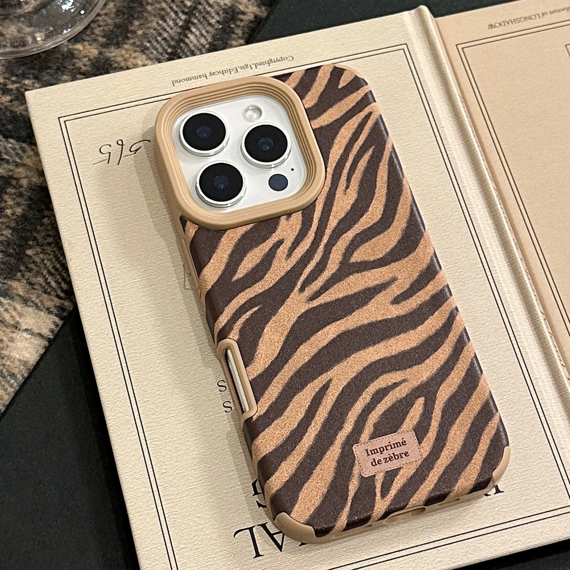 غطاء هاتف فاخر من الجلد المدبو - مراجعة Phone Cases Zebra وسعره