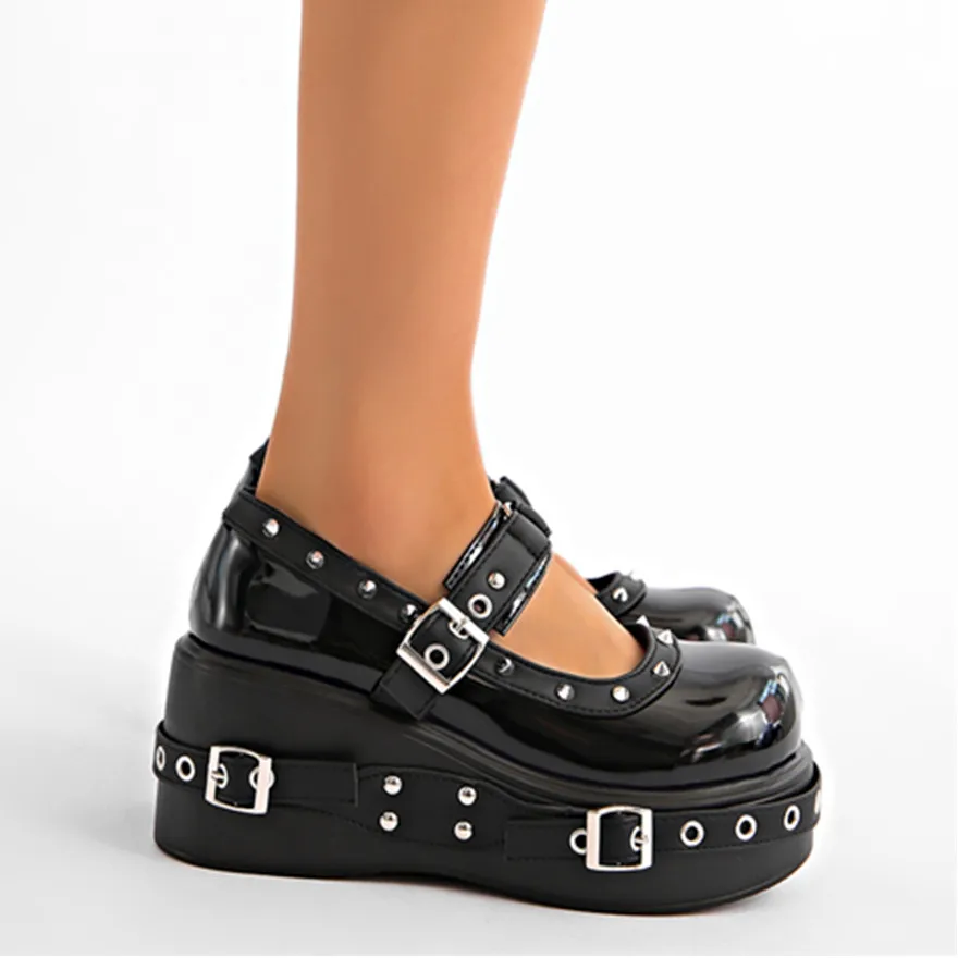 Neue dicke Sohle Punk Sandalen Frauen Wickel Zehen hohl Lack leder römischen Sandal ias Nieten Plattform lässig klobige Ferse Schnalle Schuhe