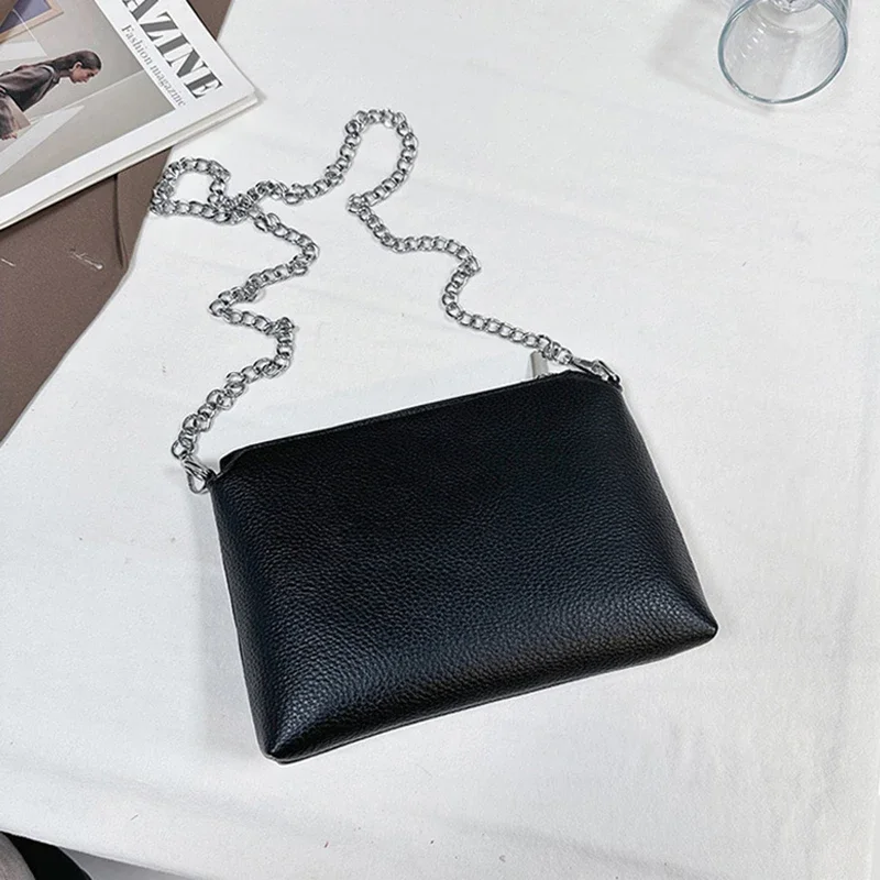 Europäische und amerikanische Schultertasche mit Nietenkette, Damenmode, cooler Street-Style, Umhängetasche, große Kapazität, Pendler-Handtasche – Detail 3