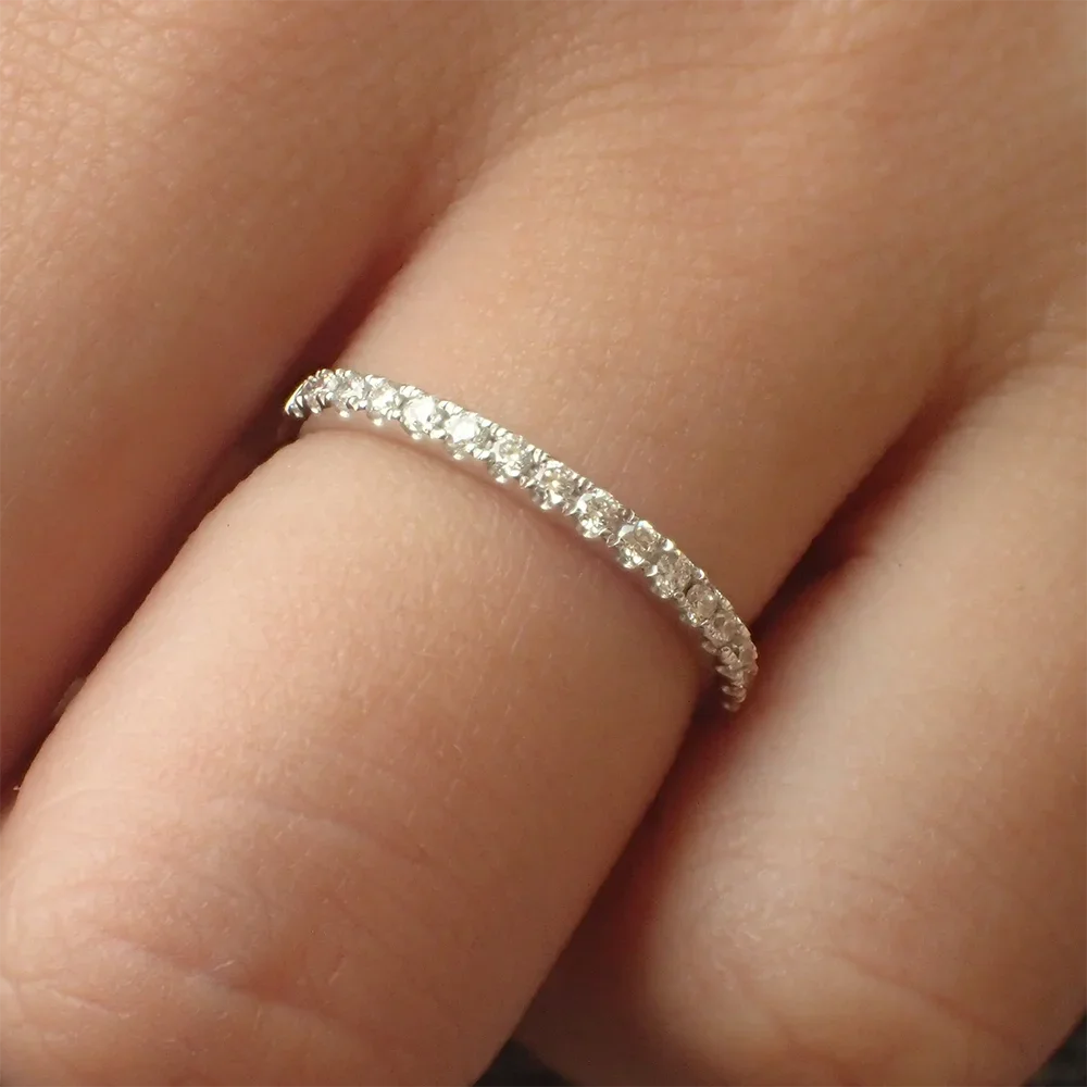 Micro Pave 1.5mm keabadian Band semua Moissanite berlian cincin 925 perak murni disepuh emas 18k setengah keabadian cincin untuk wanita