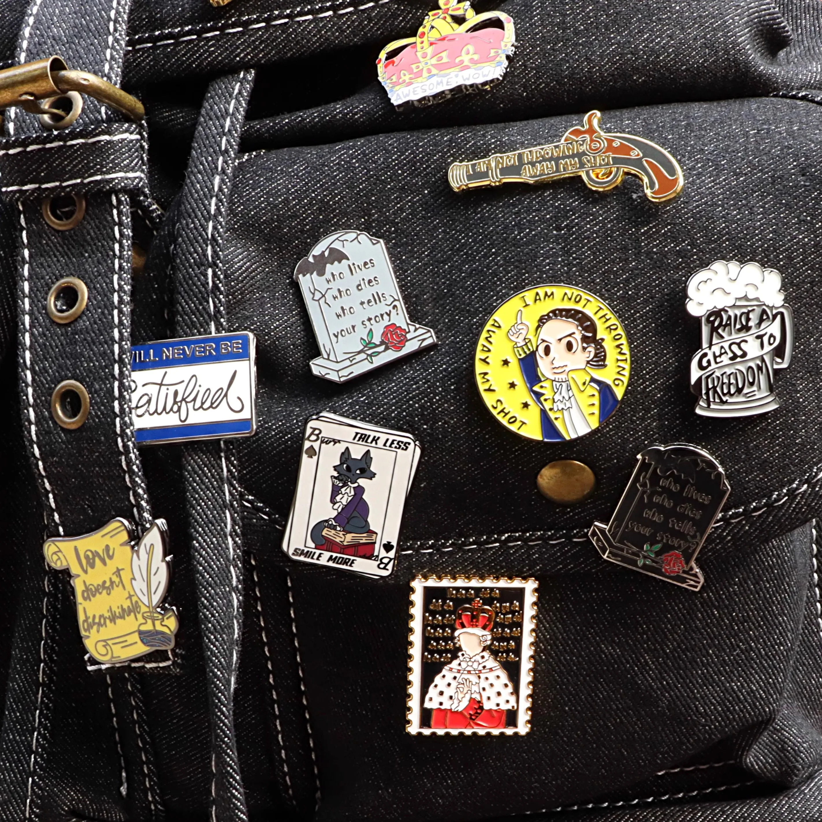 

Я ничего не давай мою БОЛрэвис. Брошь с окружающим текстом, европейская и американская эмблема