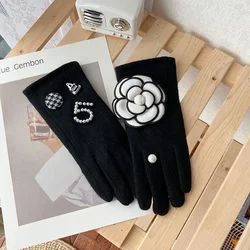 Guantes de Cachemira de invierno para mujer, versión coreana de fragancia pequeña, perla, 5 palabras, flor de Camelia, dedo, pantalla táctil