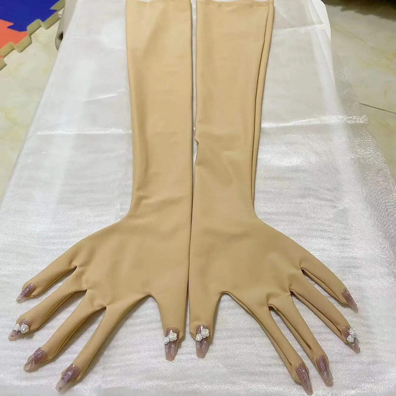 

Crossdress None Shiny Flesh Spandex Zentai Nail Gloves Fetish Men's Cosplay Kigurumi Gloves With Nail Art