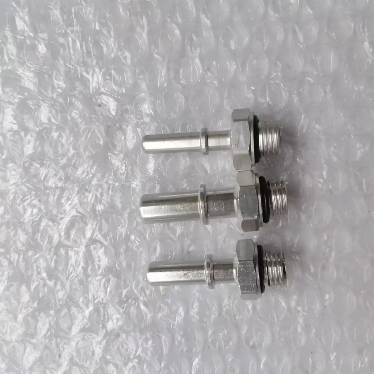 3Pcs/Lot Urea Pump Connector Liquid Return Joint, Spray Joint, Liquid Suction Joint Nozzle 5273338 4931694 For Cummins Emitec