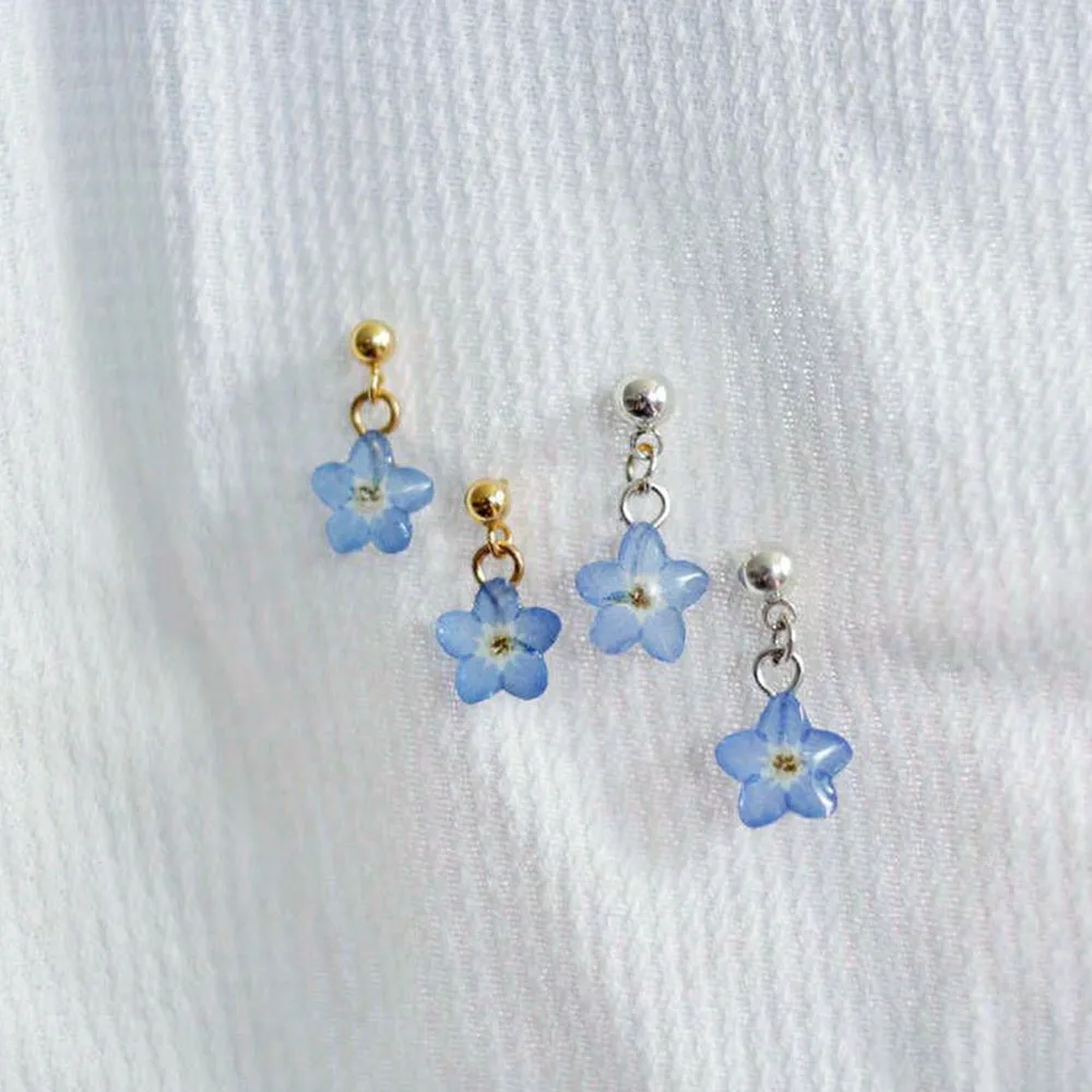 أقراط زرقاء صغيرة تنسى لي لا زهرة أقراط بسيطة مجففة على شكل زهور هدايا للأم والأصدقاء