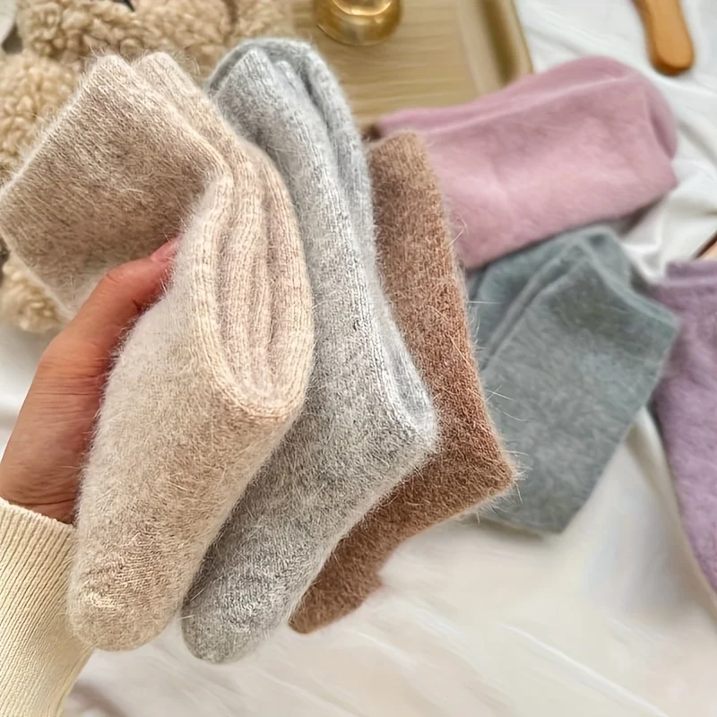 12/6 Pairs of Socks in Random Colors, Soft and Warm Socks, Women's Mid-Calf Long Socks Suitable for All Seasons, Thick Plush Sweat-Absorbent Comfortable Slip-On Sleep Socks, Women's Outdoor Socks, Suitable for Japanese-Style Sleep Socks and Postpartum Socks.