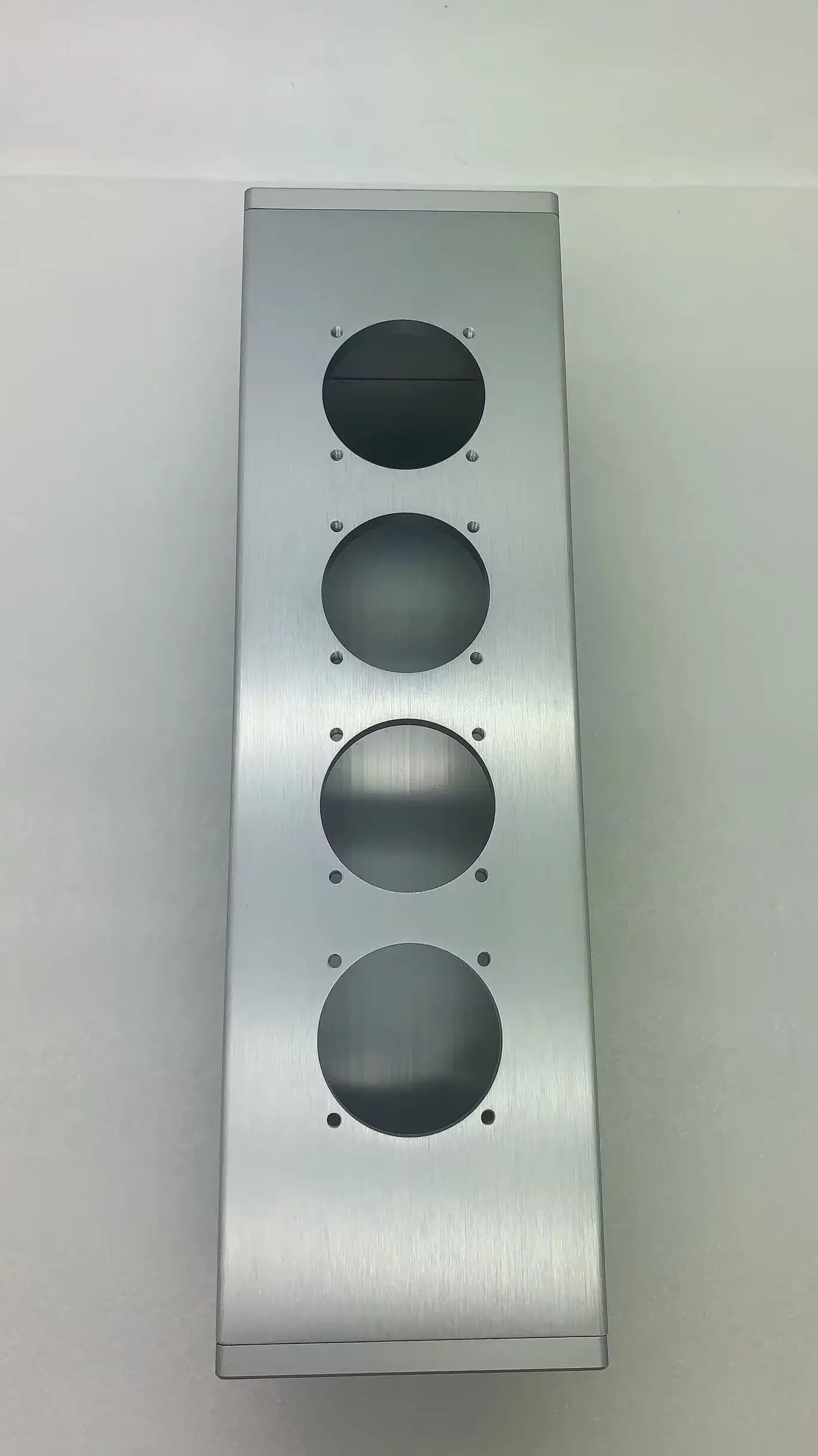 

HiFi Aluminum EU Socket Power Filter Chassis Amplifier Housing DIY 2 Bit 4 Bit 6 Bit Holes for Choose