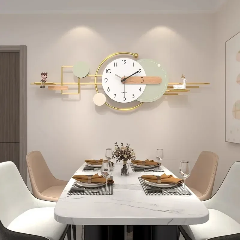 

l Restaurant living room high-end clock wall clock home atmosphere 2024 new modern light luxury creative clock