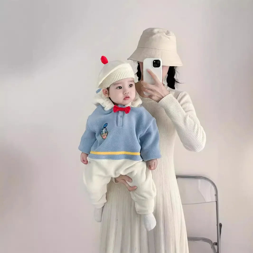 2024 Disney Donald Duck Autumn and Winter with Cashmere Warm Baby Clothing Double Sided Ollie Velvet Hooded Cartoon  Babies Out