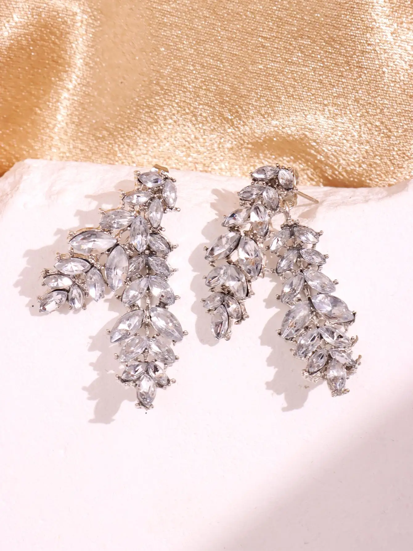 الأقراط الكريستالية من ورق الصفصاف للنساء ، الزركون اللامع ، الضوء ، الموضة الفاخرة ، حفل زفاف رومانسي ، هدايا مجوهرات للفتيات