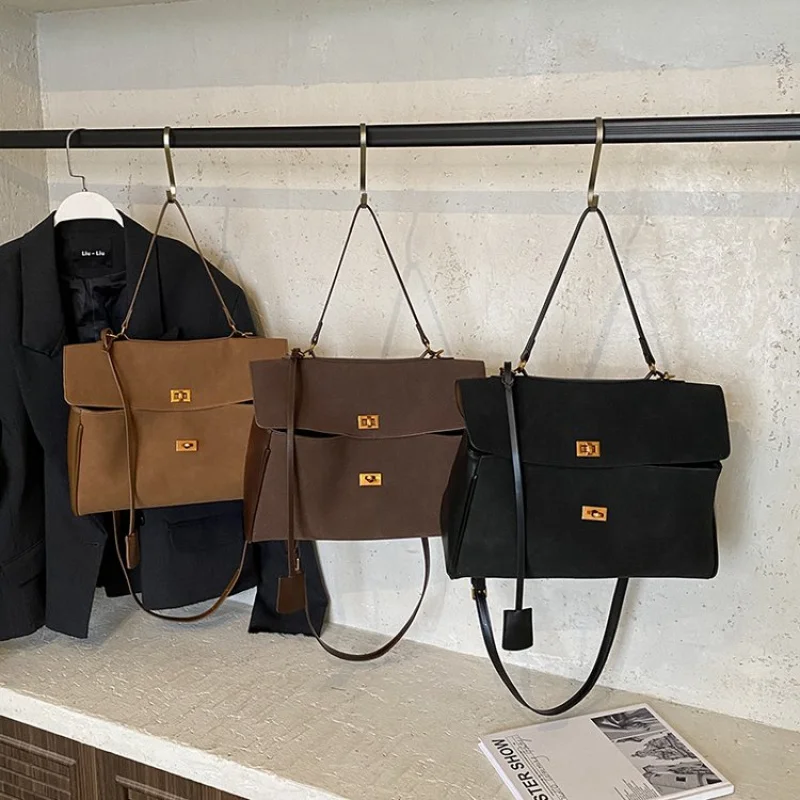 

High-End Ladies Handbag Made Of Stream-Printed Leather Featuring Casual Paris High-End Daily Style​