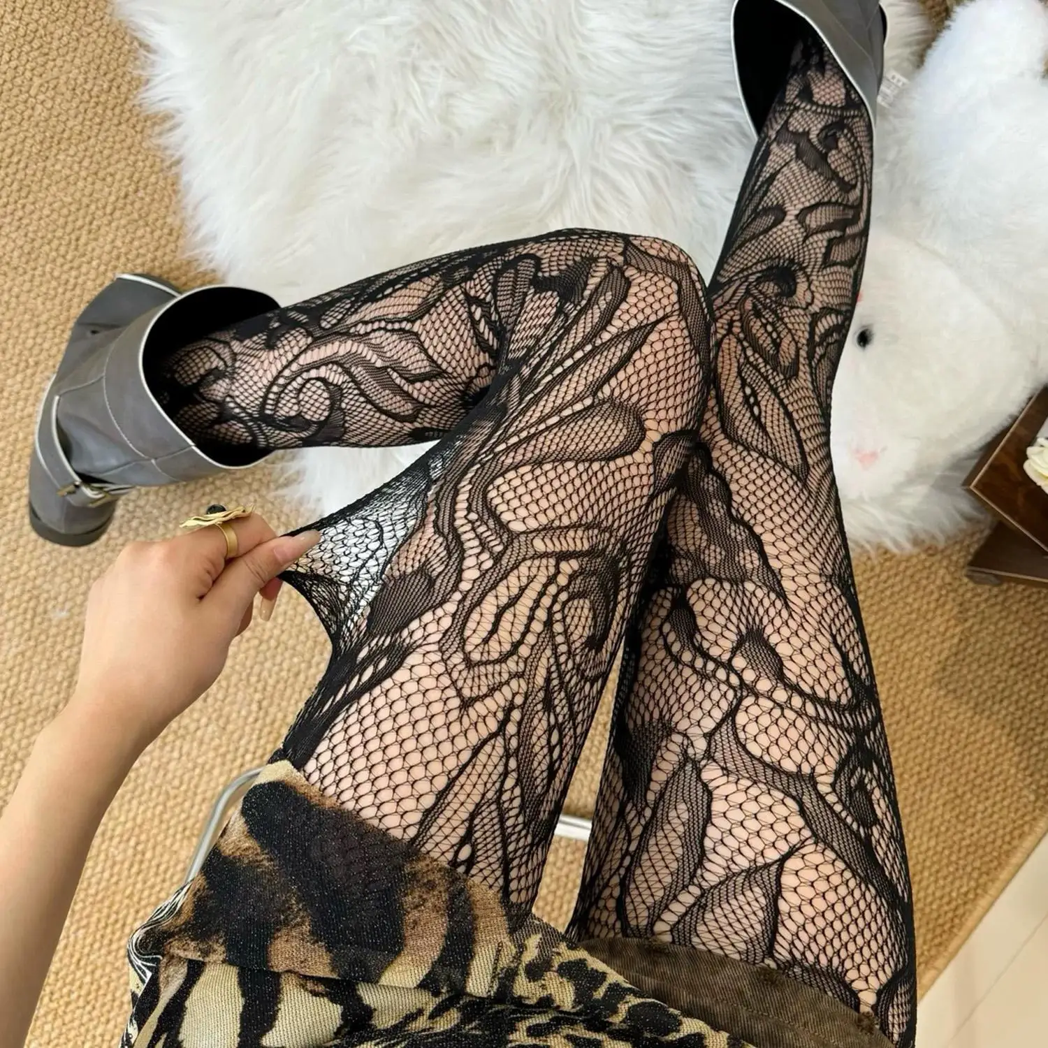 Sexy Lolita Floral Tights Sheer Openwork Jacquard Lace Fishnet Pantyhose Women Fashion Stretch Mesh Stockings Elastic Leggings