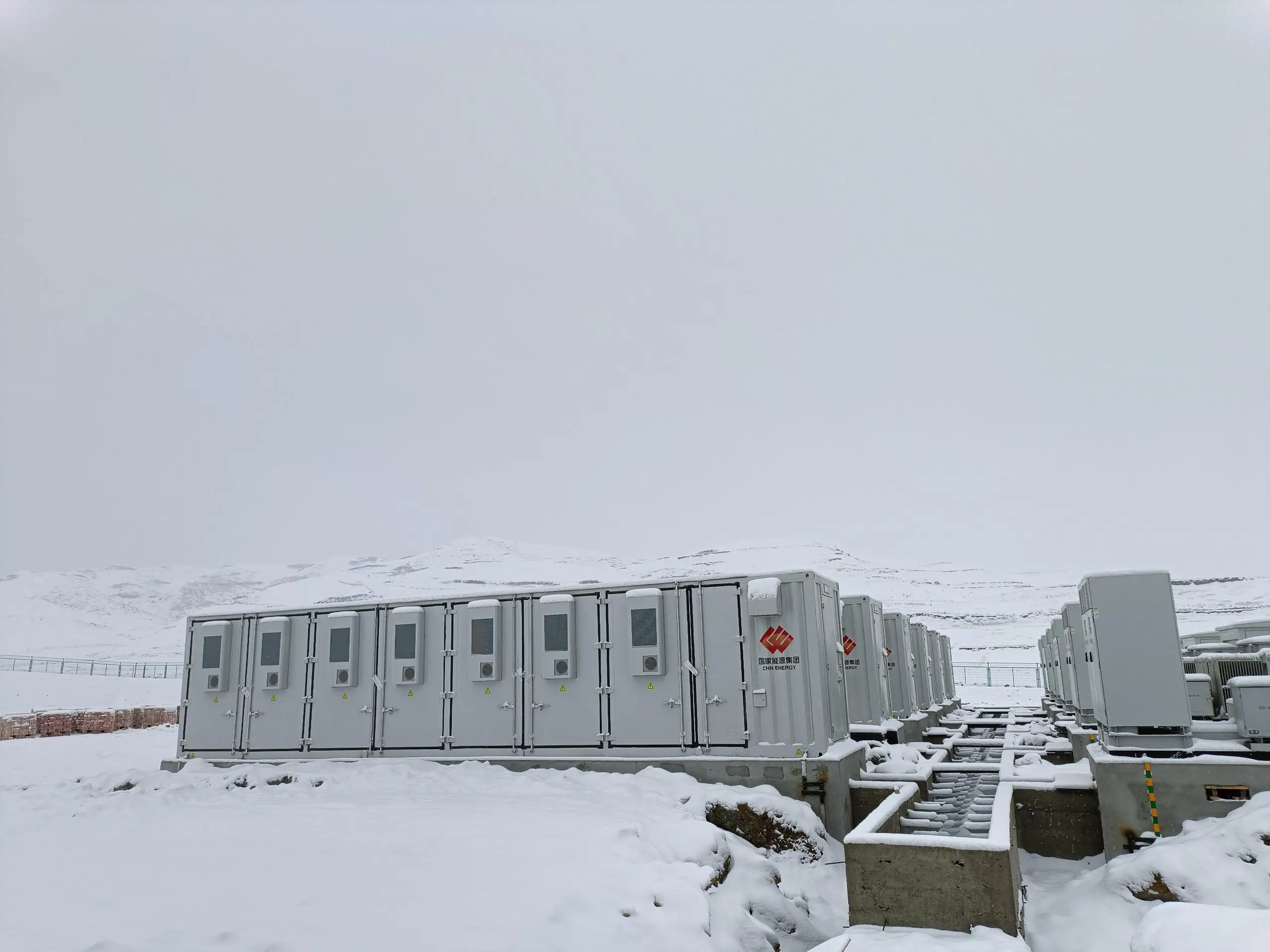 Industrial Container Energy Storage 2.5MW 5MWh Lithium Ion Batteries High Voltage Solar Energy Storage System