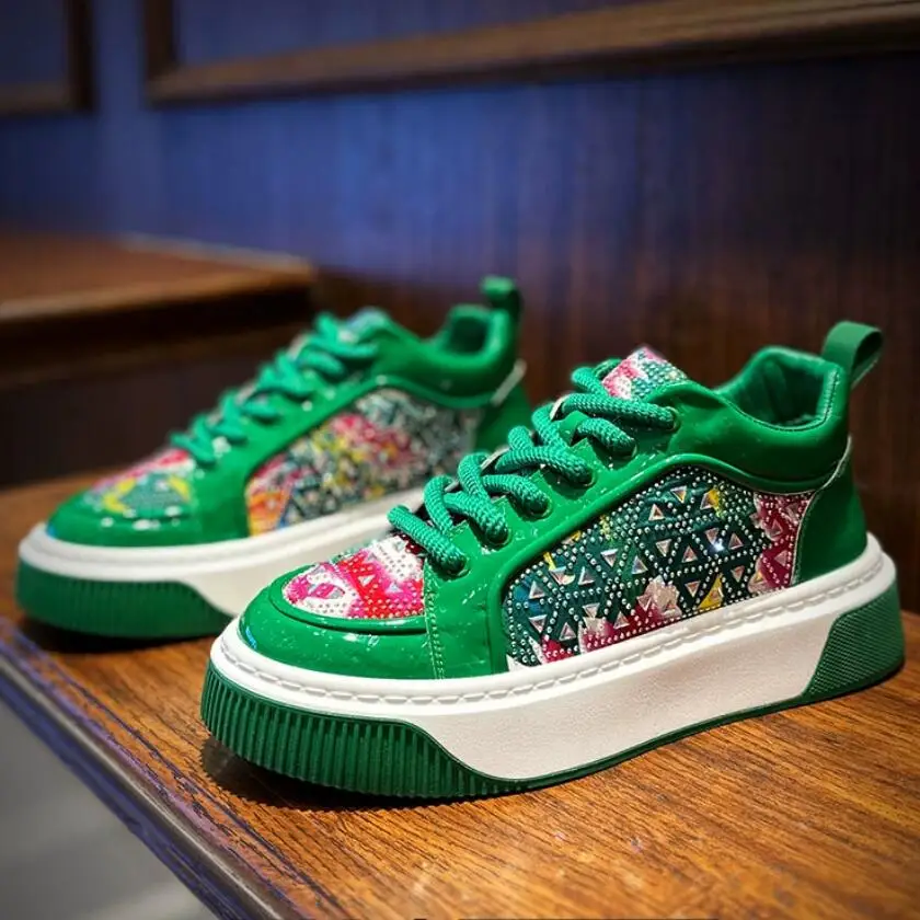 人気の紳士靴には、ダイヤモンドボードシューズ、ヘアスタイリストシューズ、ステージファッションプリント布靴A11が満載です