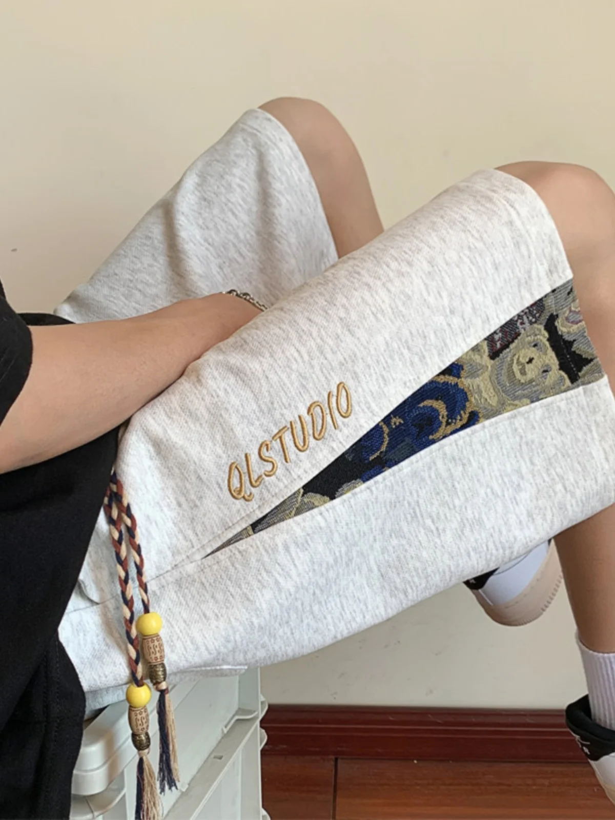 

Мужские летние шорты свободного кроя с вышивкой, новинка 2024 года, модные спортивные пляжные брюки-карго длиной до колена, повседневные молодежные.