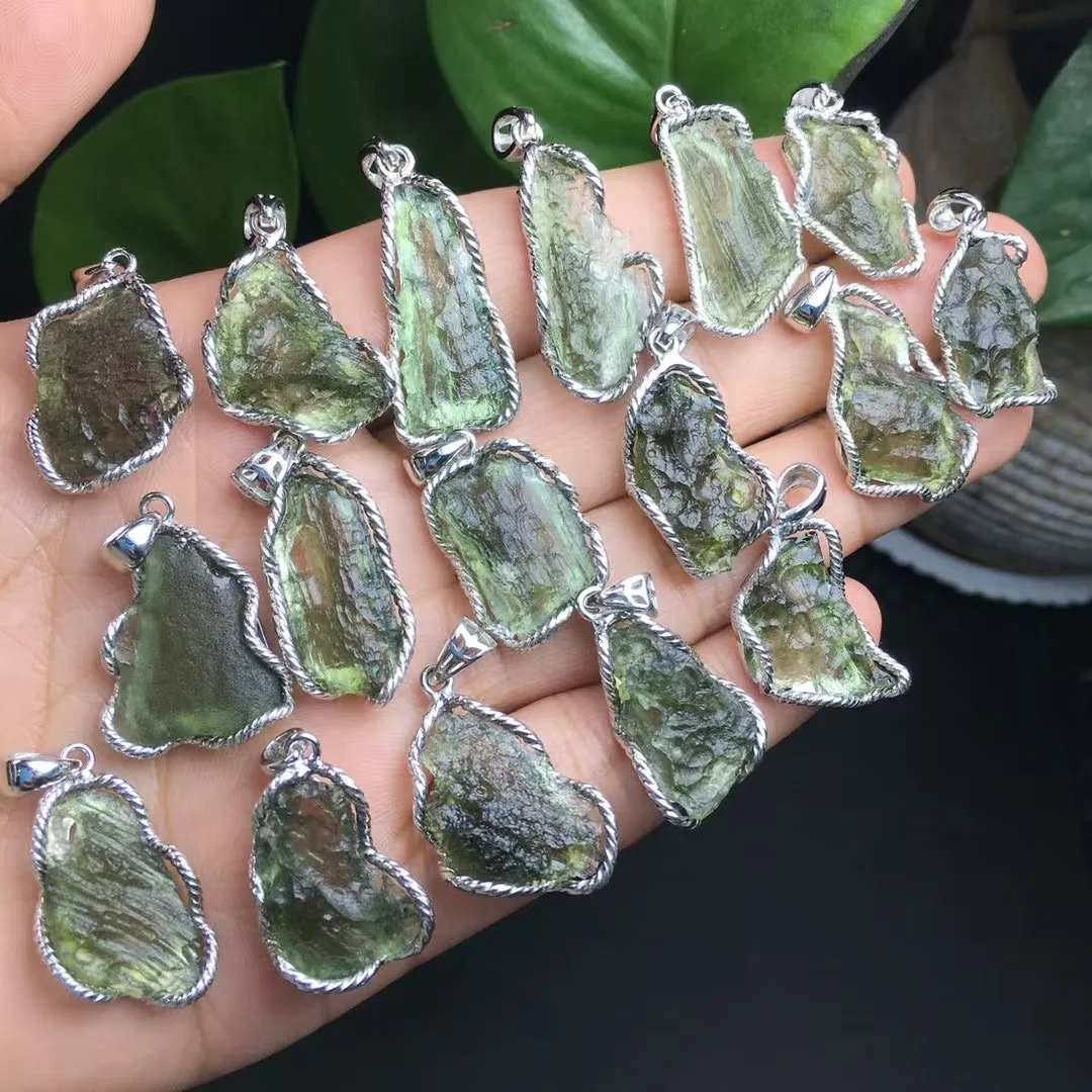 1 قطعة Fengbaowu الطبيعية الخام التشيكية مولدافيت قلادة 925 فضة غير النظامية الريكي أحجار استشفاء مجوهرات هدية للرجال والنساء #4