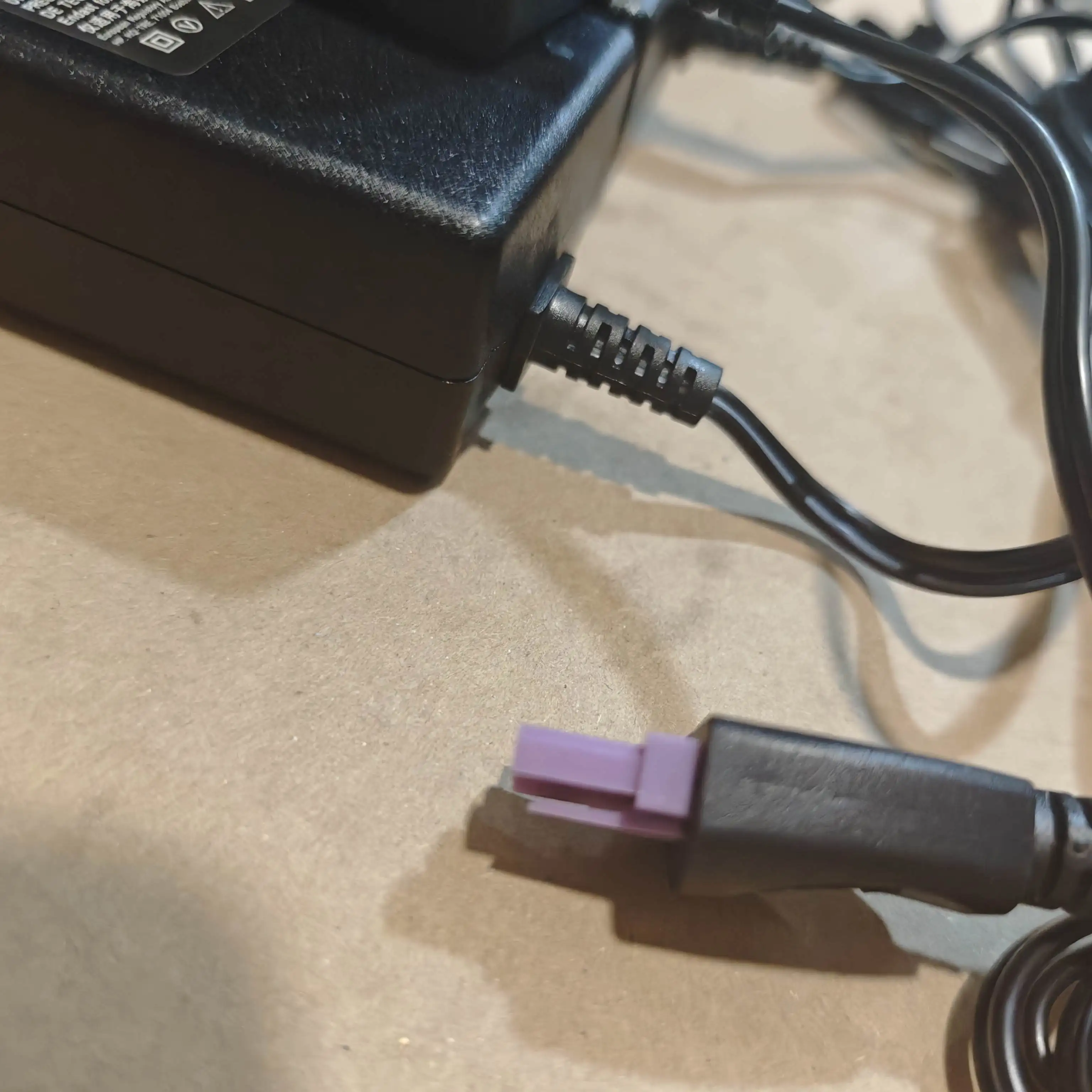 

0957-2385 Адаптер переменного тока, зарядное устройство, блок питания 22 В 455 мА для HP 1010 1012 1510 1512 1513 1514 1518 2515 2540 2541 2542 2543 2544 2546