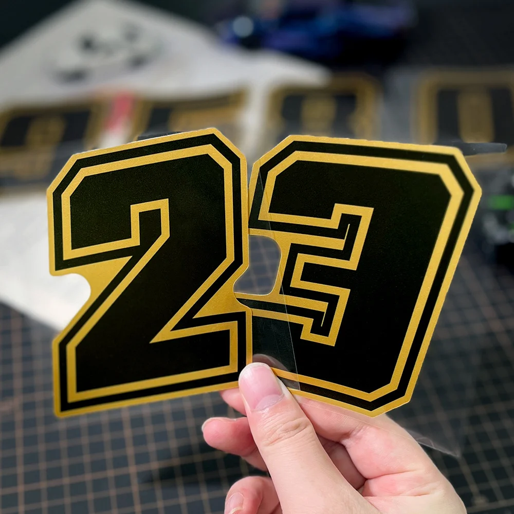 

1 шт., наклейка на мотоцикл с золотыми арабскими цифрами, передний обтекатель скутера, мотоциклетный топливный бак, шлем, велосипед, самоклеящаяся виниловая наклейка