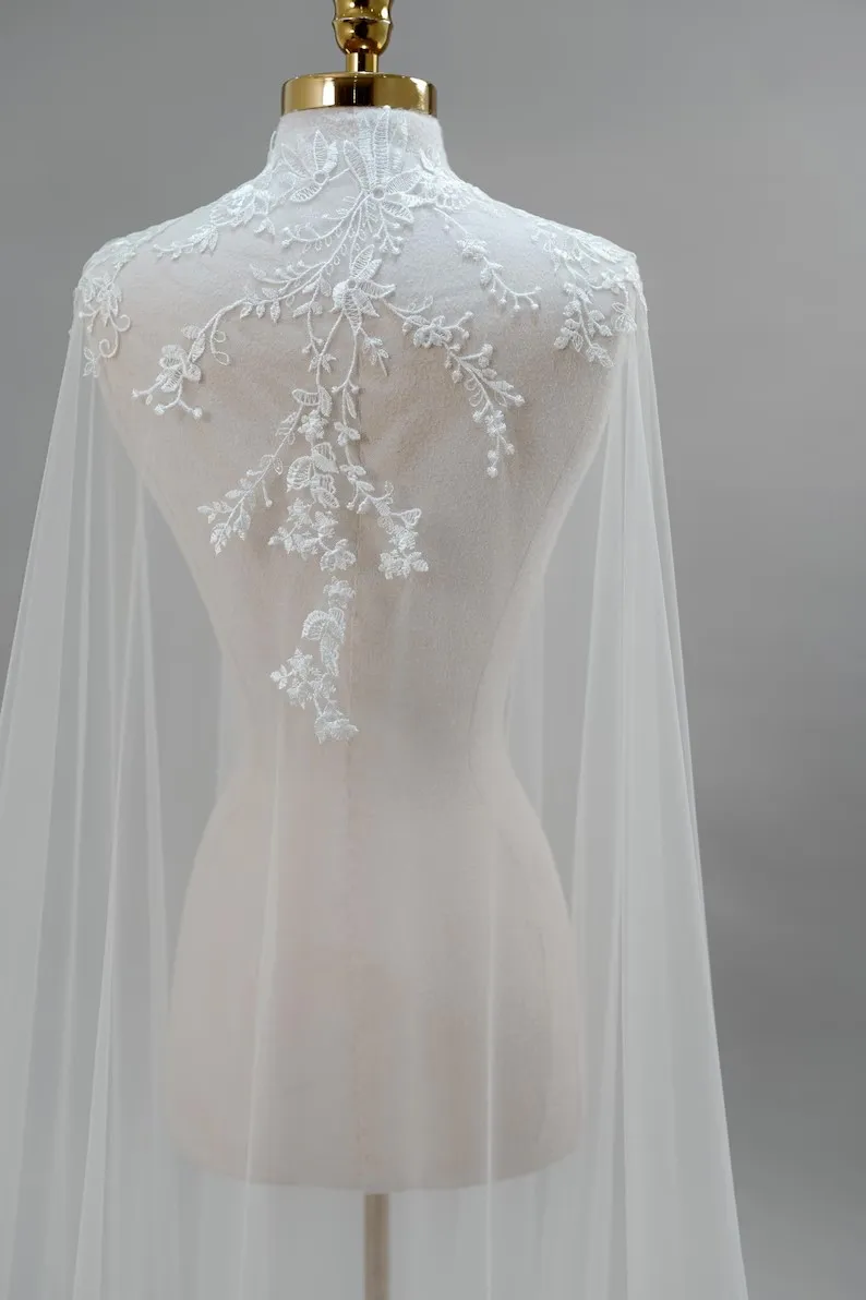 Customized Bridal Capes Lace Appliques Luxury Wedding Cover Up Bridal Jacket Custom Bride Bolero Formal Party Shrug Cloak