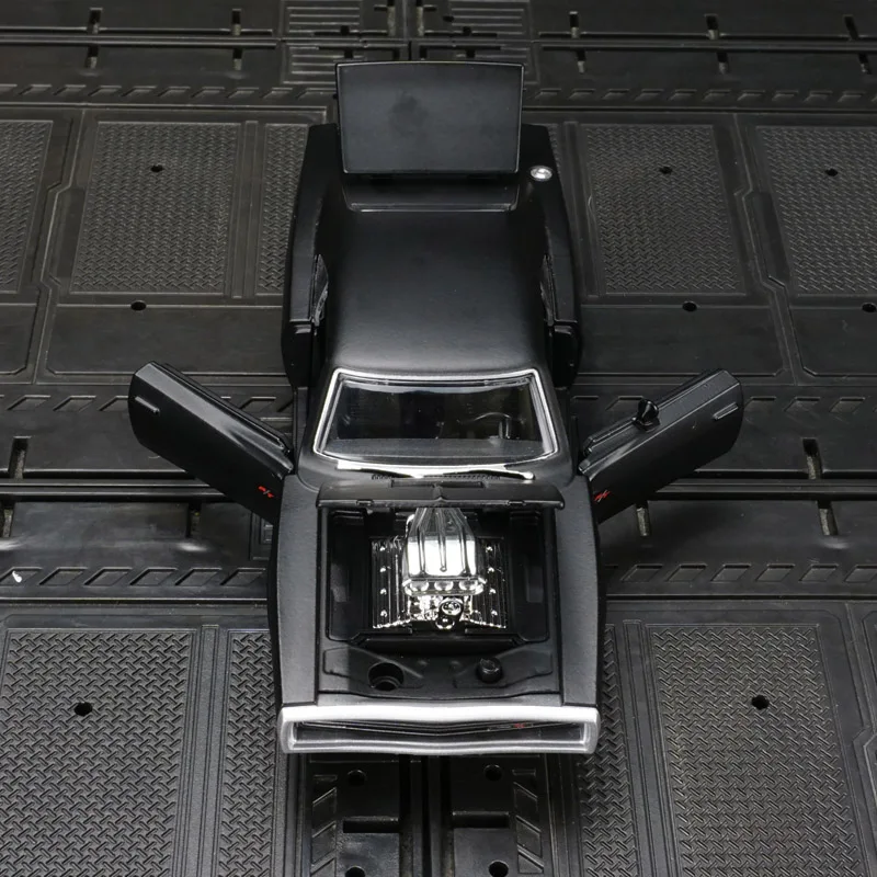

Модель автомобиля Rastar 1:36 Dodge Charger 1970 R/T из сплава, с открывающимися дверями, имитацией звука и света, детализированная.