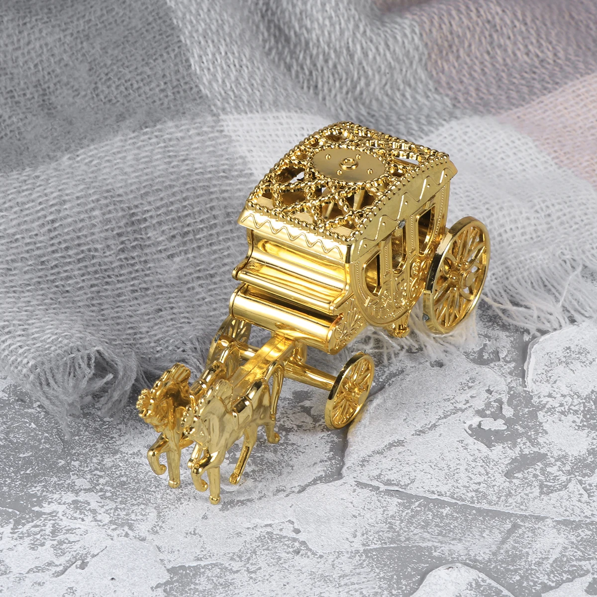 

Wedding C Elegant Carriage Shaped Plastic Favor Boxes for Wedding Baby Shower Party Gifts Mini Fillable Treat