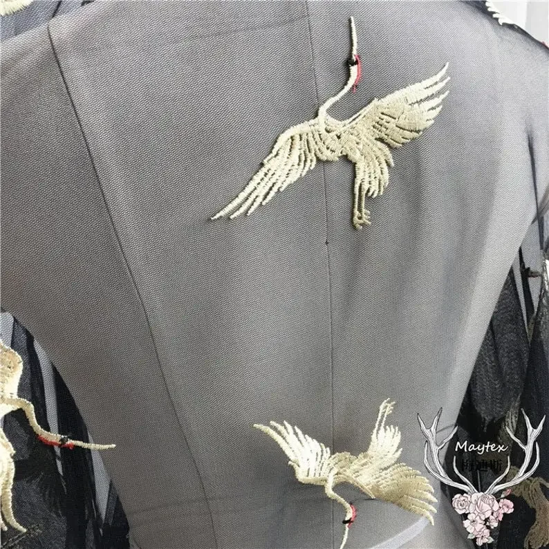 Tela de encaje bordado con grulla coronada roja dorada, tela de tul de pájaro, tela para vestido de novia, tela de encaje para vestido de novia, 1 yarda