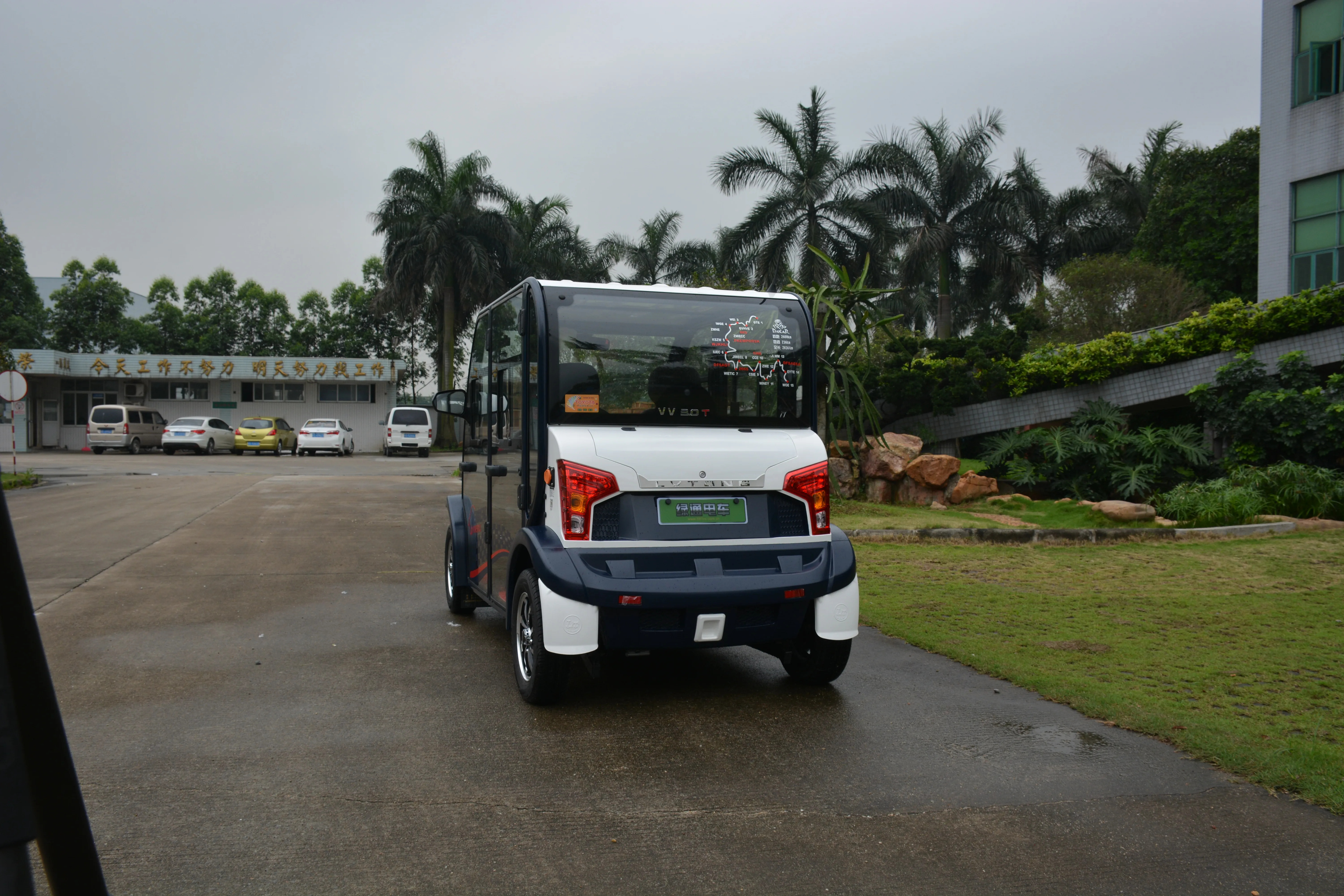 Lvtong 4 Seater Vehicle Mini Electric Car With Closed Door