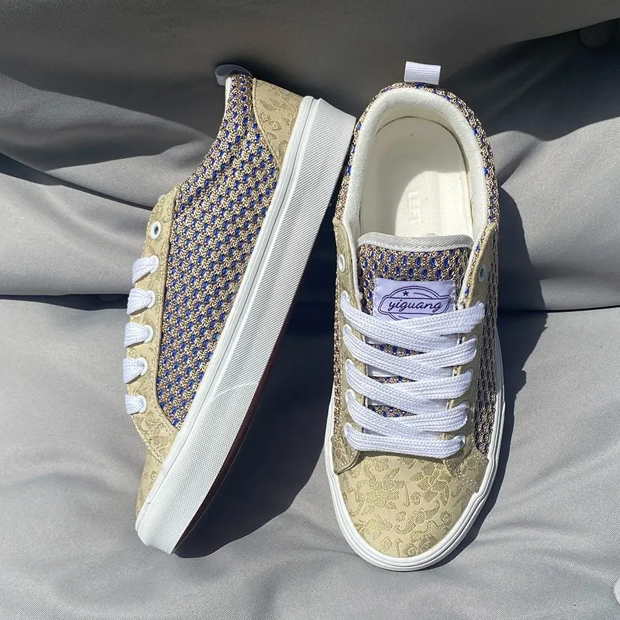 

Yellow black color grid new summer men's and women's shoes low top canvas shoes casual plus size couple's skateboard shoes